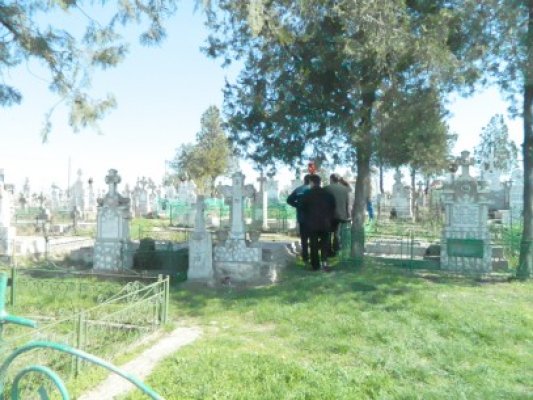 Morţii neîngropaţi de la Cuza Vodă: cimitirul nu avea nici măcar autorizaţie